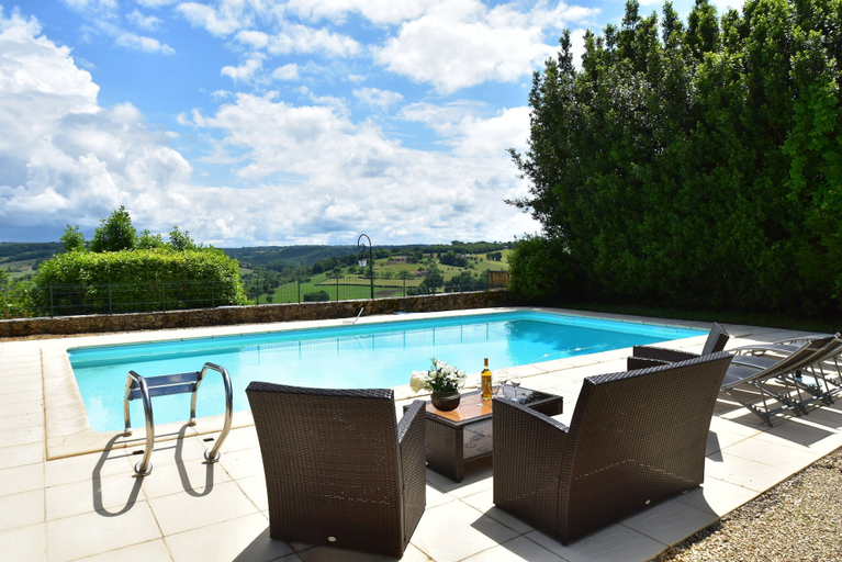 Pool 5, Elegant Mansion Stay in Belves, Dordogne
