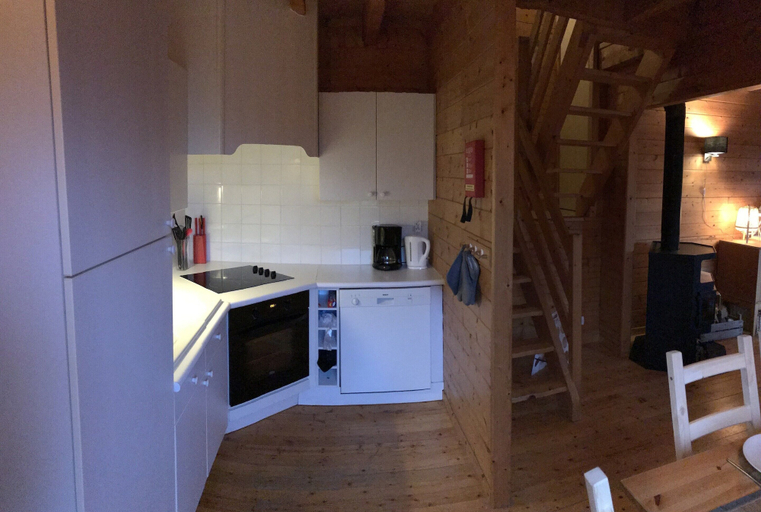 Private kitchen, Lakeside Escape for 6 Guests, Cantal