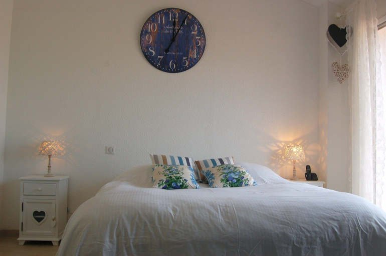 Bedroom 4, Rural Villa With Shared Pool and Tennis Court, Alpes-Maritimes