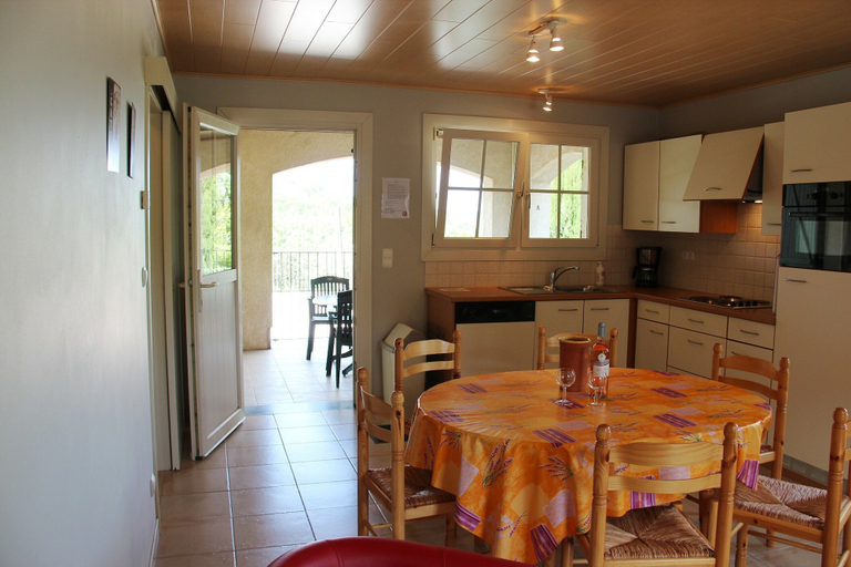 Dining 3, Holiday Home in Toulon With Pool & Beach Nearby, Ardèche