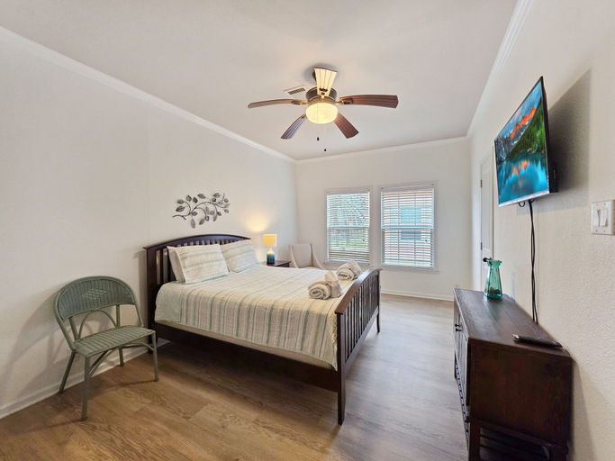 Room 2, Mermaid Mansion 3 Bedroom Home, Galveston