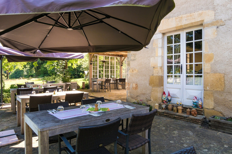 Food & Drinks 4, Castle Apartment in Chaleix Near Forest, Dordogne