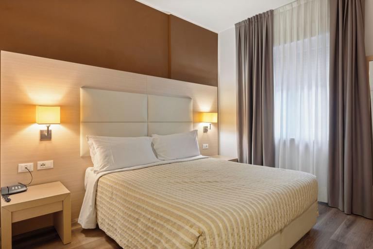 Bedroom 4, Hotel Regina, Bolzano