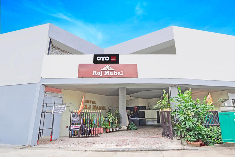 Entrance 5, Hotel O Raj Mahal, Kanpur Nagar