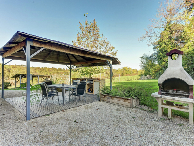 Balcony 4, Family Retreat in Thedirac, Lot