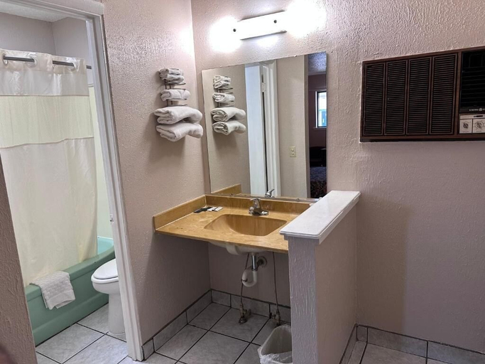 Bathroom 3, Crystal Motel, Tulsa