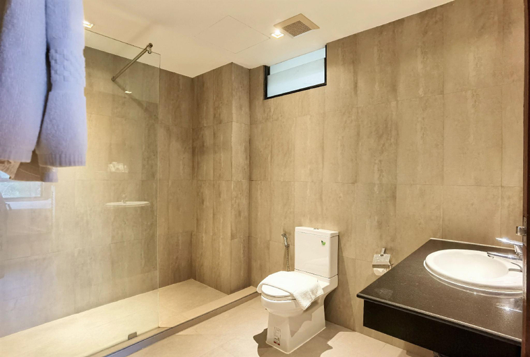 Bathroom 5, Nova Park Hotel, Pattaya