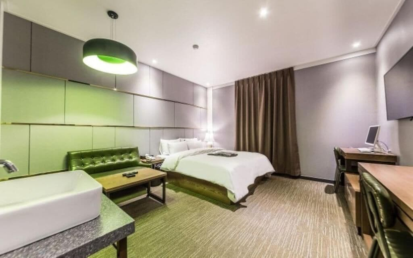 Room 2, Wol Hotel Seoul, Gandong