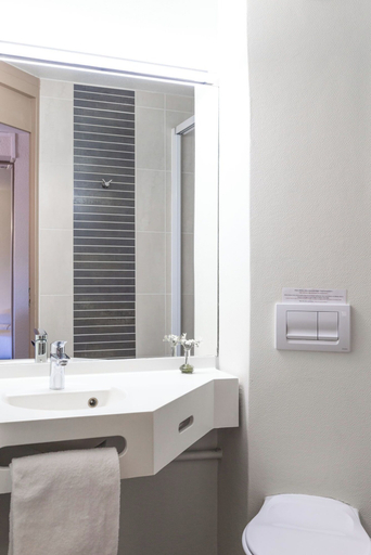 Bathroom 5, Hôtel des Trois Massifs, Grenoble Sud Claix, Isère
