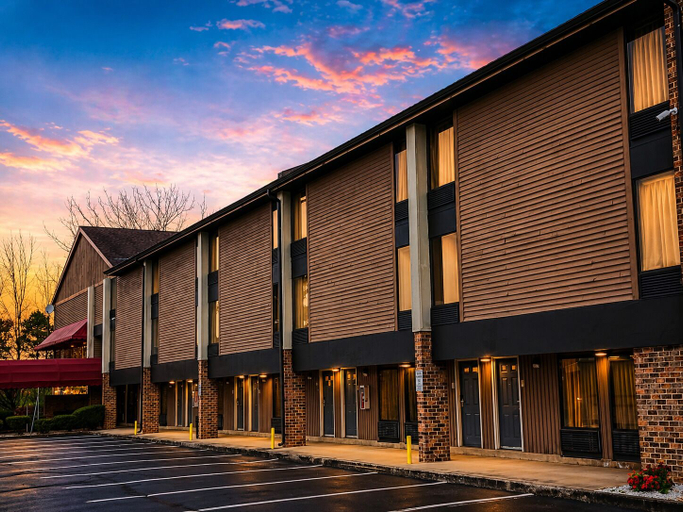 Exterior & Views 2, The View Inn & Suites, Northampton