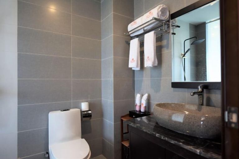 Bathroom 3, Yunshui Hulin Inn Puzhehei, Wenshan Zhuang and Miao