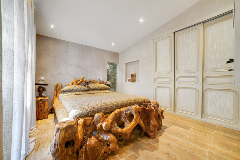 Room 4, Stone Home in France With Private Pool, Var