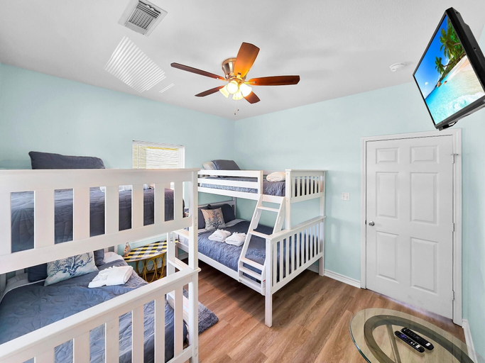 Room 5, A Sunrise Property 4 Bedroom Home, Galveston