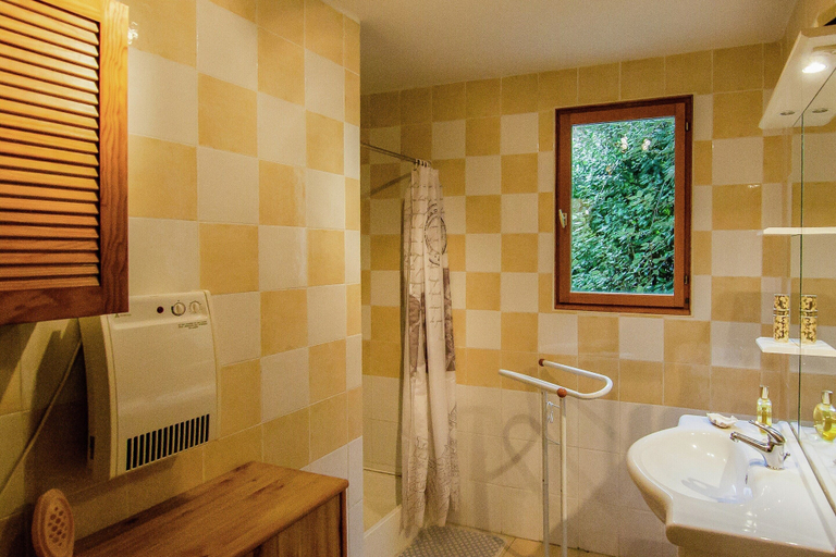 Bathroom 2, Holiday Home in Bourgnac With Private Pool, Dordogne