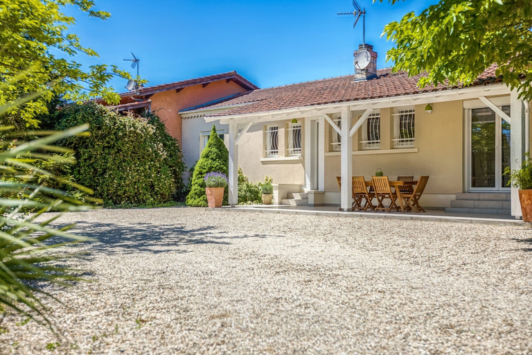 Exterior 4, Holiday Home in Barry-d'islemade With Pool, Tarn-et-Garonne