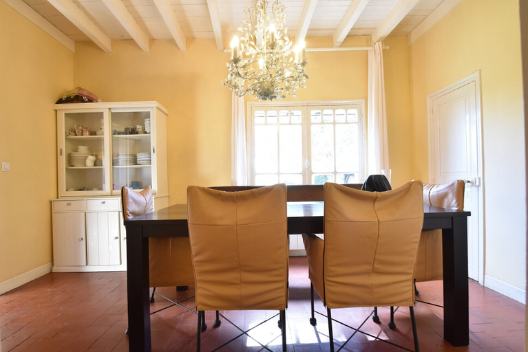 Dining 4, Mansion in Charrin by Loire With Pool, Nièvre