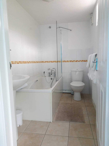 Bathroom, Bartles Lodge, Norfolk