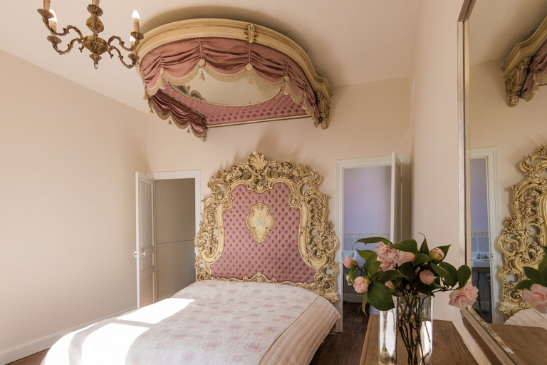 Room 3, Stylish Mansion in Savignac, Dordogne