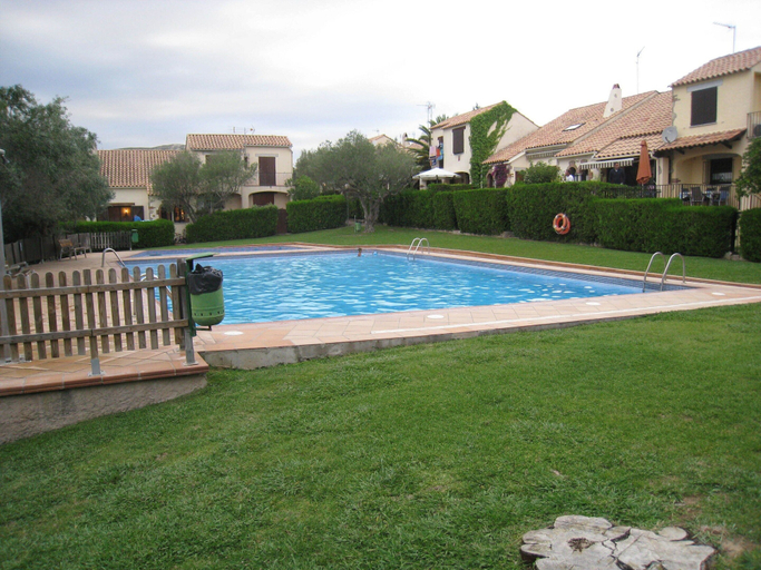 Pool, Holiday Home in Torre Gran Near Beach, Girona