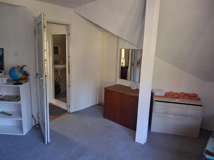 Bedroom 2, Tolem, Borino