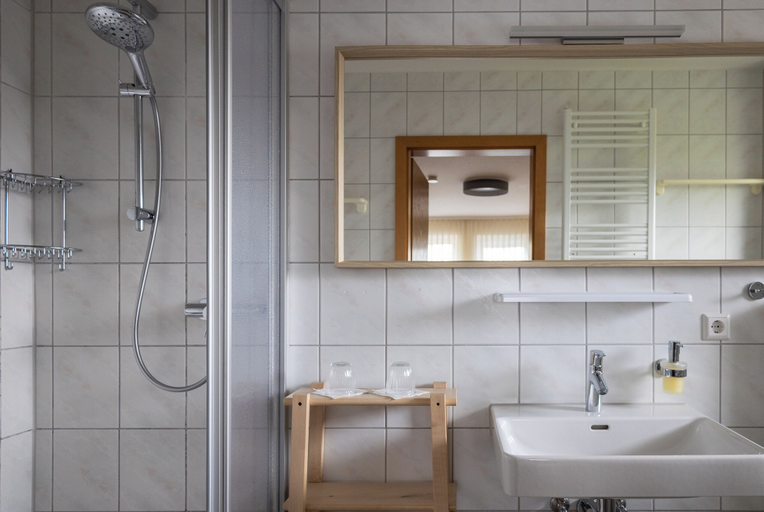Bathroom 5, Gästehaus Juhl, Zollernalbkreis
