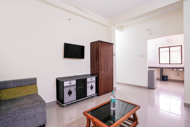 Living area 4, Fabhotel Shadowline, North Goa