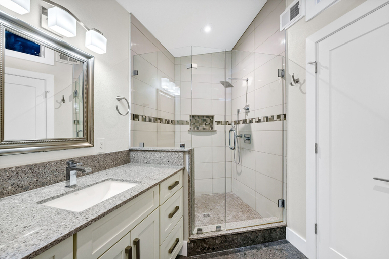 Bathroom 3, Bay Hill, Orange