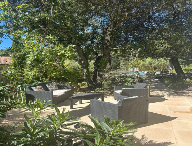 Balcony, Villa in Gareoult With Private Pool, Var