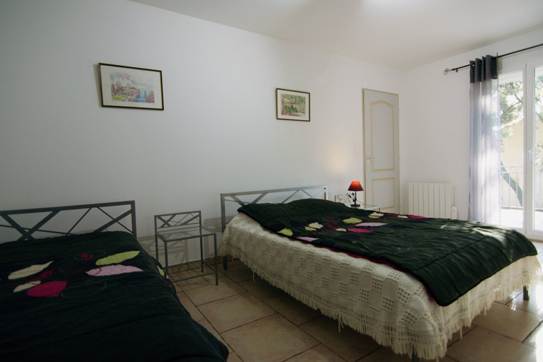 Room 3, Villa in Ledenon With Private Pool, Gard