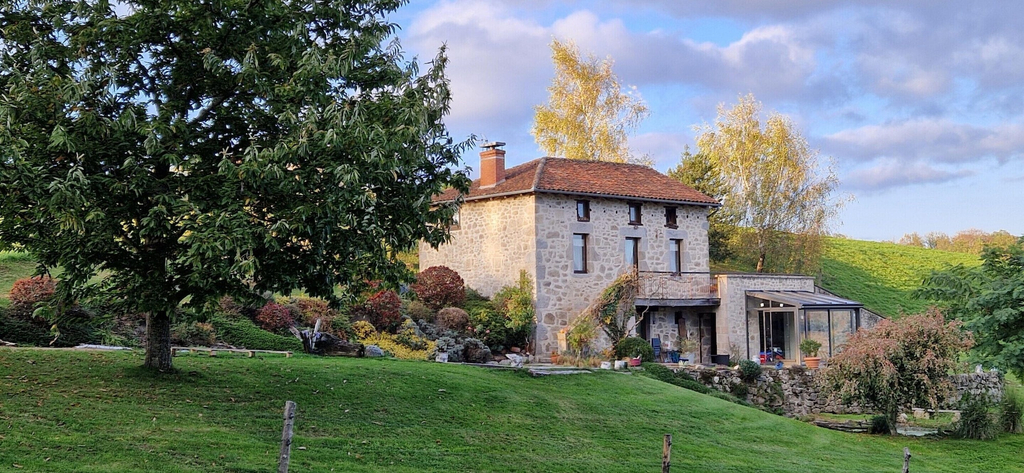 Exterior 4, Hilltop Haven in Parlan, Cantal