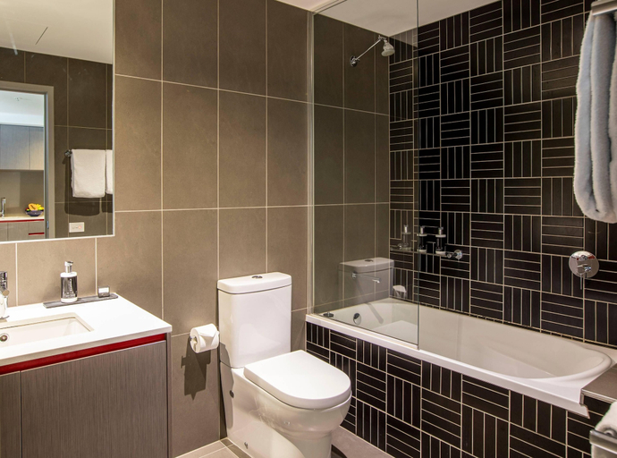 Bathroom 4, MainStay Suites Abbotsford, Melbourne