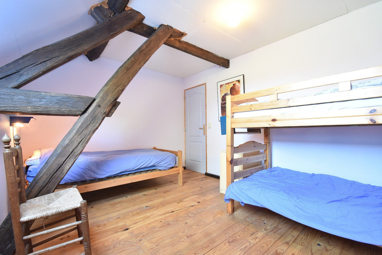 Room 5, Holiday Home in Decize Near Beach, Haute-Savoie