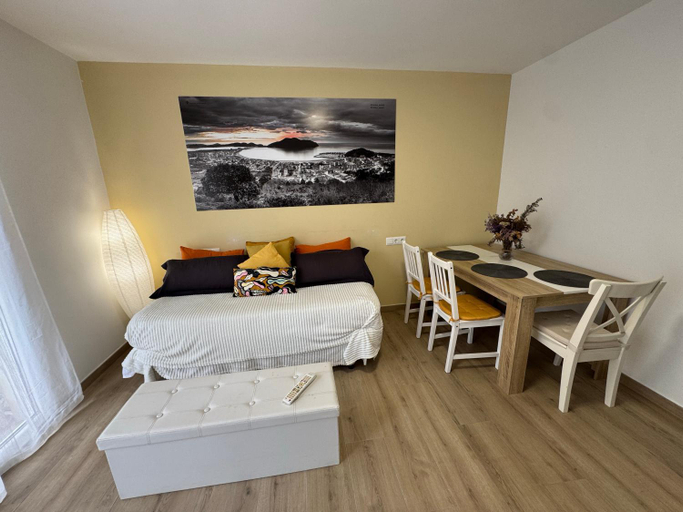 Bedroom 2, Apartamento Room Laredo, Cantabria