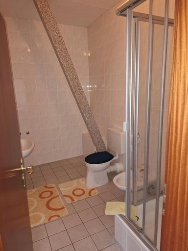 Bathroom 2, Weißes Roß, Saale-Holzland-Kreis