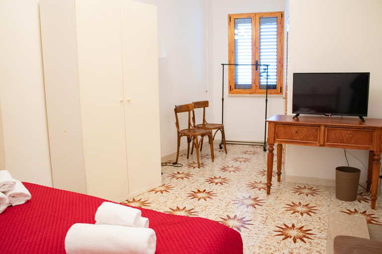 Others 4, A cast b&b, Taranto