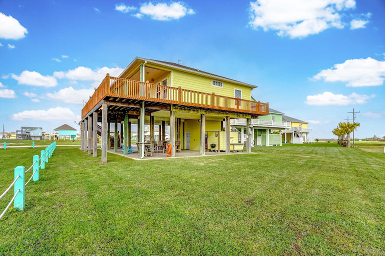 Exterior 3, A Tequila Sunrise 4 Bedroom Home, Galveston