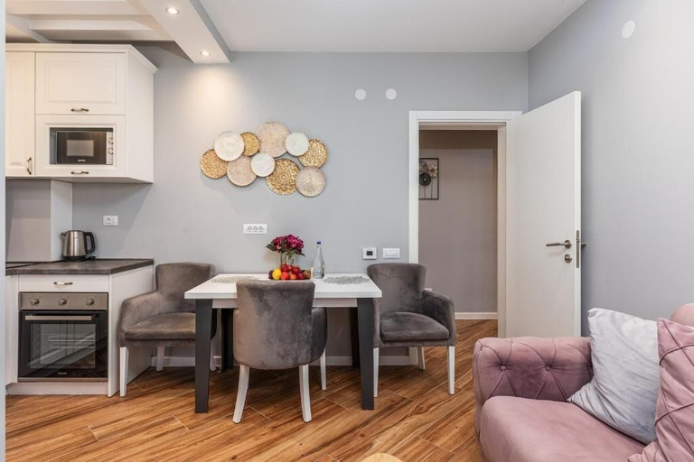 Others 3, XIO Apartments
