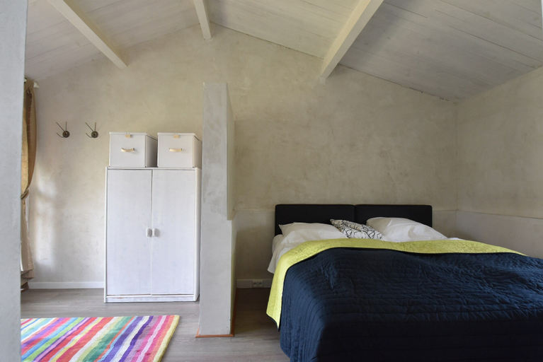 Room 3, Mansion in Charrin by Loire With Pool, Nièvre