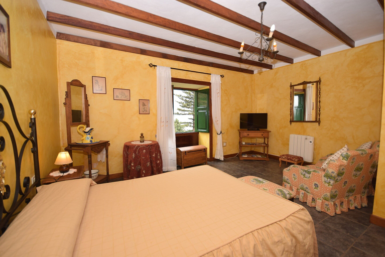 Room 4, Cave House in Tenerife With Pool and Beach, Santa Cruz de Tenerife