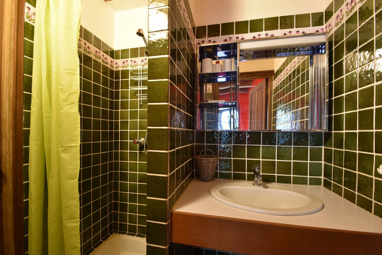 Bathroom 3, Lake Mansion in Plourin-les-morlaix, Finistère