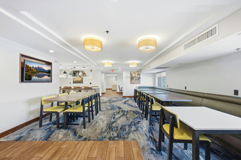 Food & Drinks 5, Fairfield by Marriott Inn & Suites Wallingford New Haven, New Haven