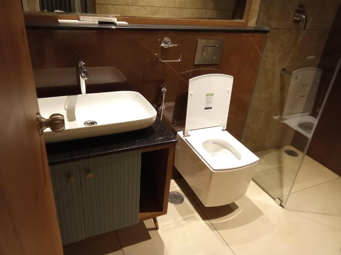 Bathroom 3, Livi Suites, Bangalore