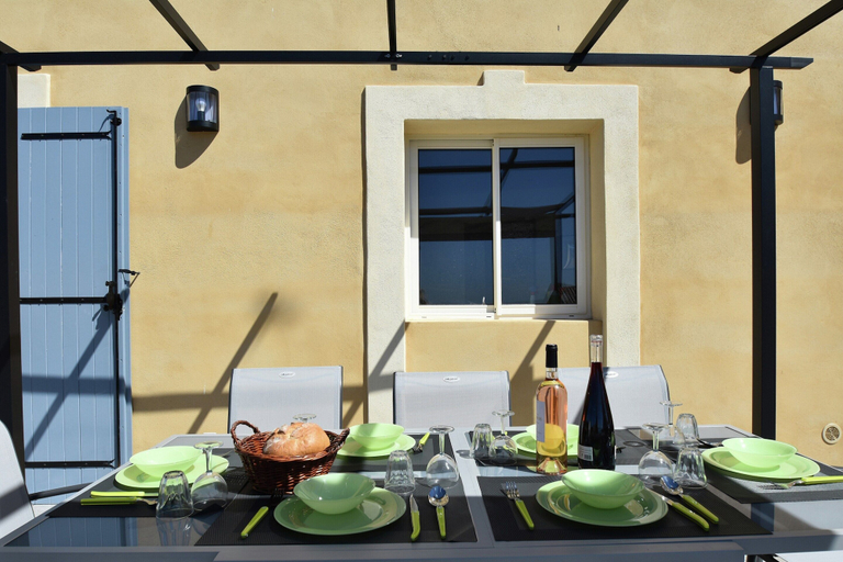 Interior detail, Peaceful Poolside Escape, Hérault