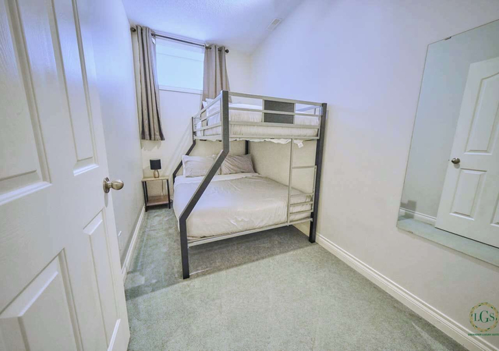 Room 5, Arbour Crest by Grenadier Luxury suites, Division No. 6