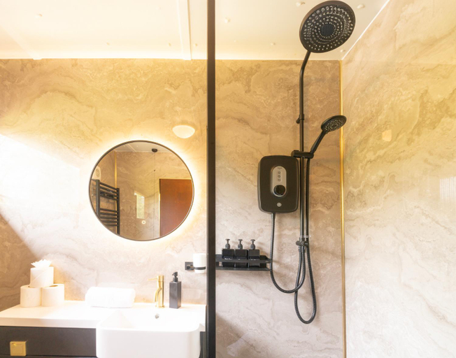 Bathroom 2, Kingswood Pods and Lodges, Highland