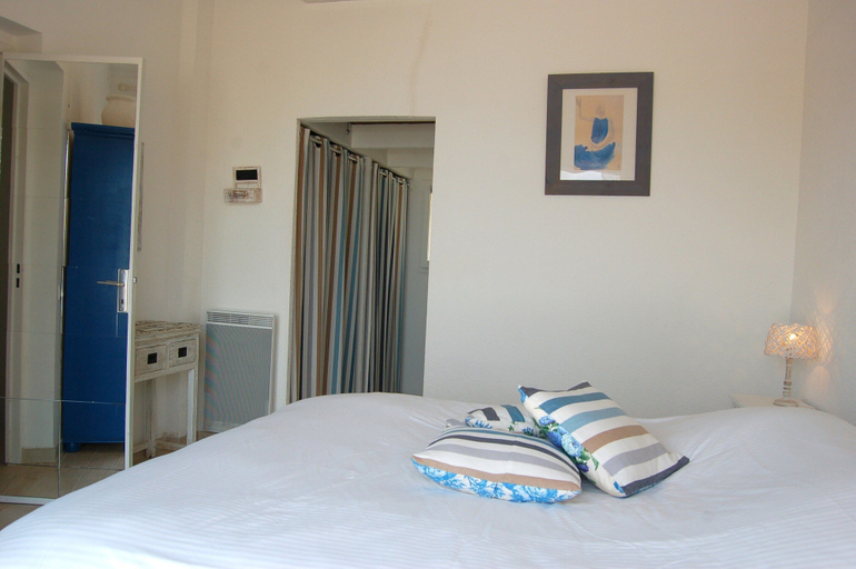 Bedroom 5, Rural Villa With Shared Pool and Tennis Court, Alpes-Maritimes