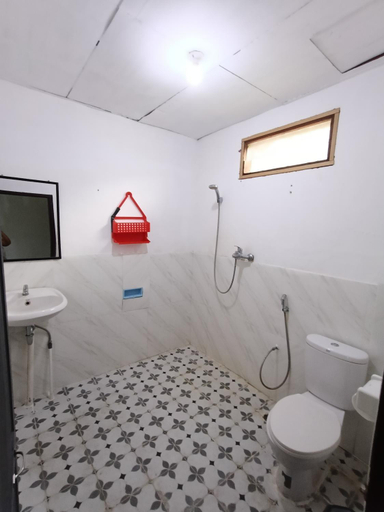 Bathroom, Leokap Homestay, Samosir