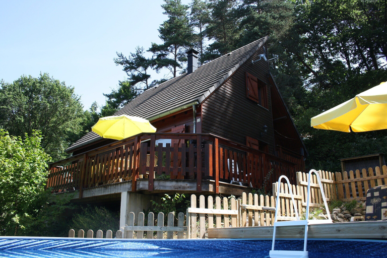 Pool 2, Lakeside Escape for 6 Guests, Cantal
