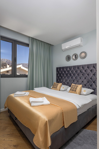 Others 2, XIO Apartments
