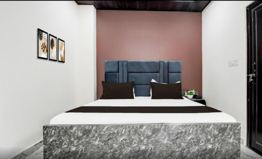Room 4, Hotel Evergreen Clarks, Lucknow